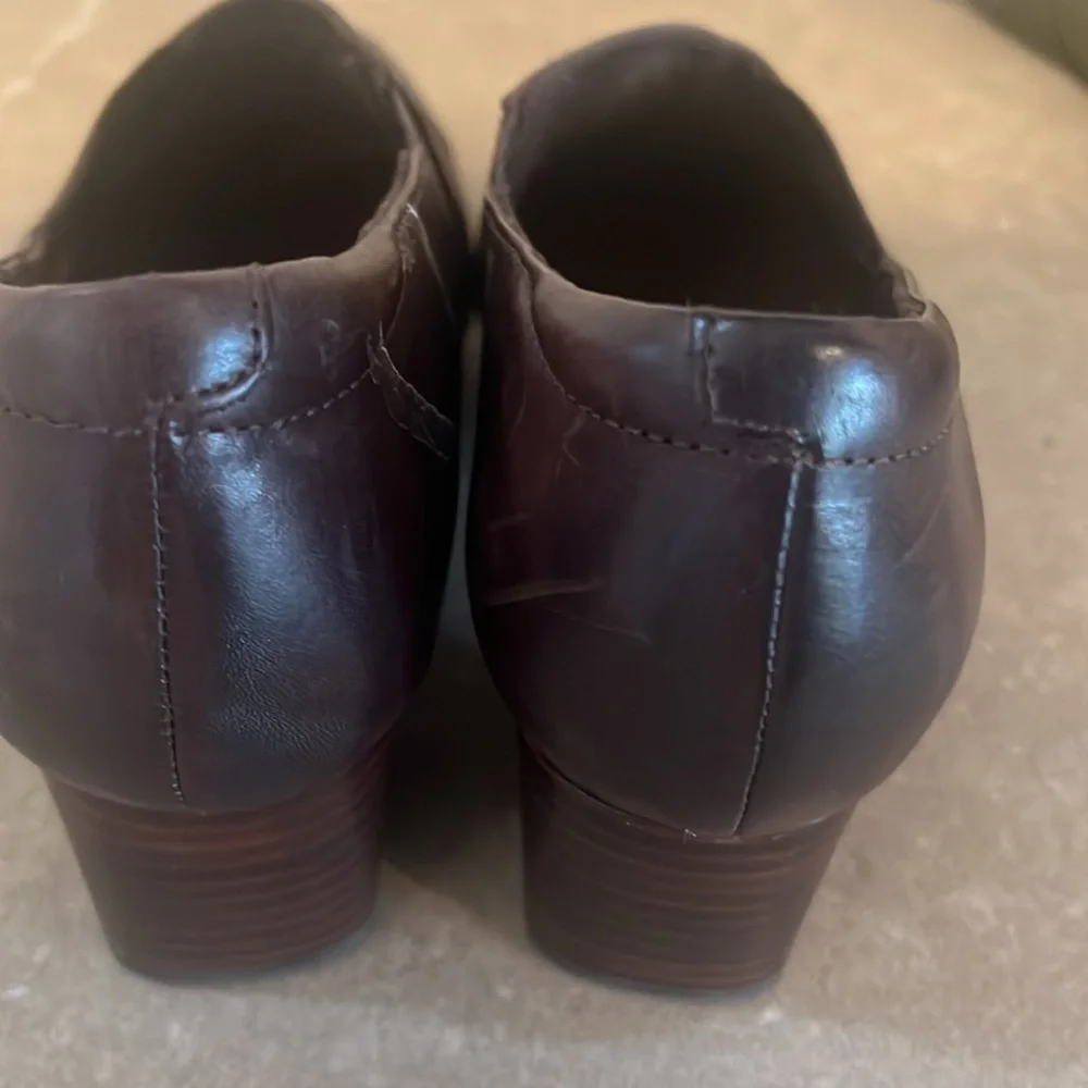 Clarks Unstructured‎ brown heels size 7.5 38
